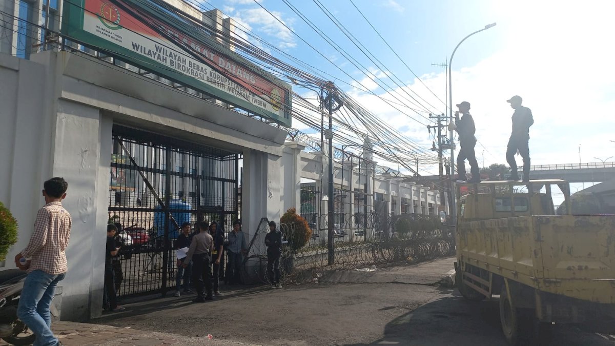 CLAT Tuntut Kejati Sulsel Usut Dugaan Penyimpangan Dana Aspirasi P3A Anggota DPR RI Dapil 3 Sulsel Sarce Bandaso