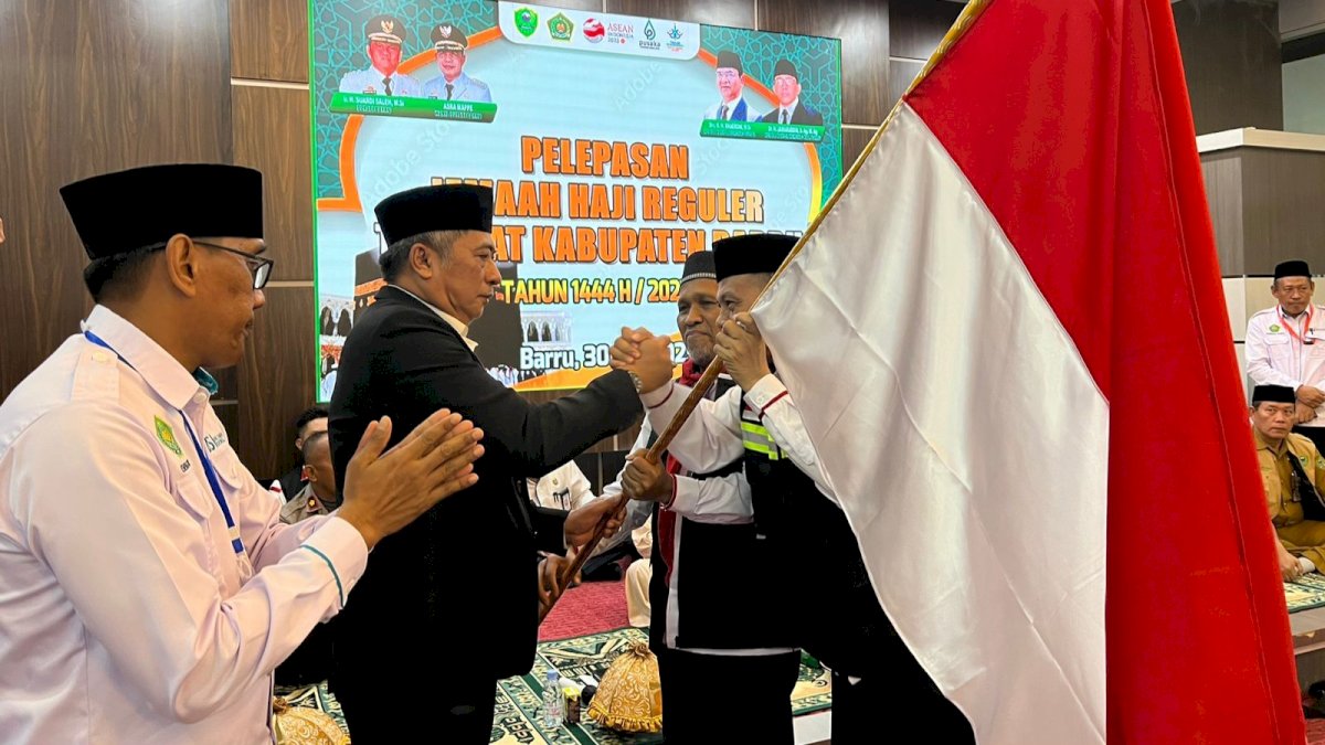 Sekda Barru Melepas 175 Calon Jemaah Haji