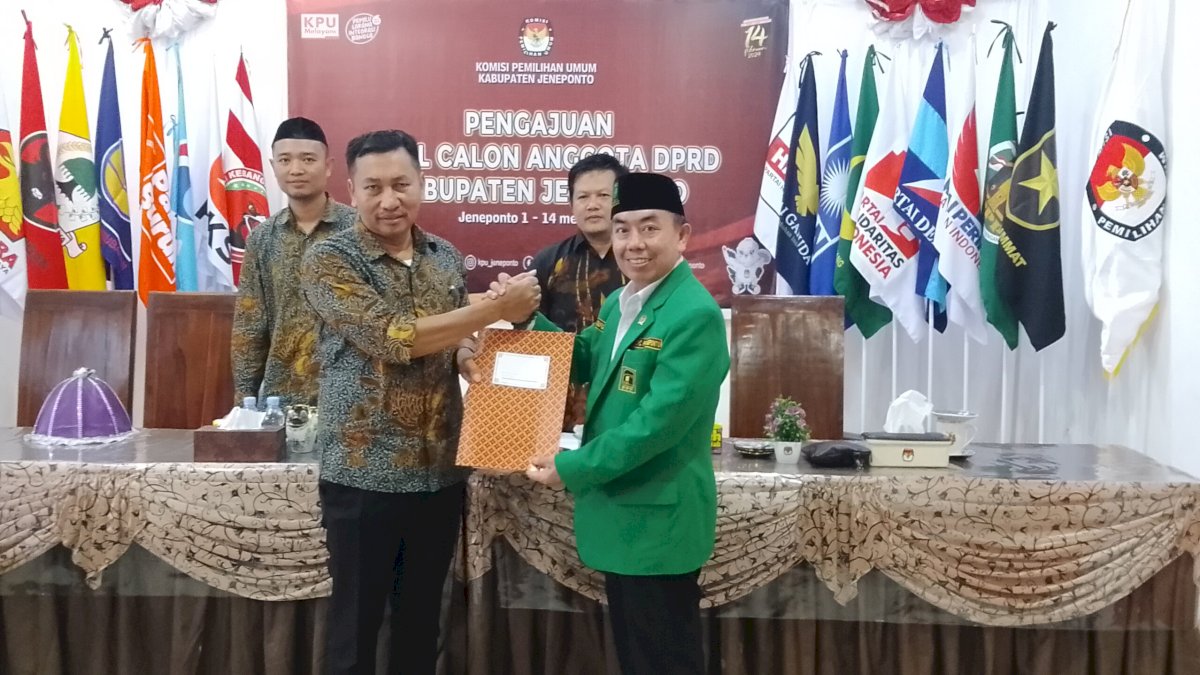 Resmi Daftarkan Bacaleg ke KPU Jeneponto, Imam Taufiq Optimis PPP Pemenang