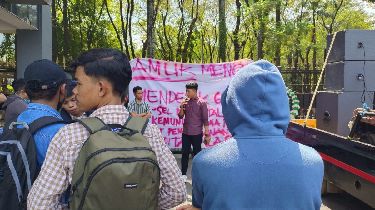 Aliansi Mahasiswa Serudug Kantor Gubernur Sulsel, Tuntut Hentikan Proyek Breakwater PPI Takalar