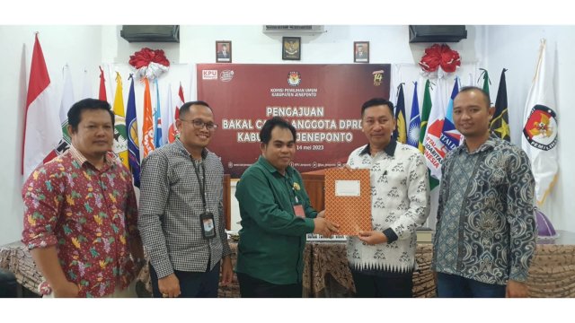 PBB Jeneponto resmi daftarkan Bacalegnya ke KPU Jeneponto (Dedi/sulselsatu.com)