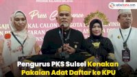 VIDEO: Pengurus PKS Sulsel Kenakan Pakaian Adat Daftar ke KPU