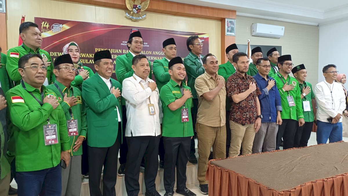 Diantar Ratusan Kader, Bacaleg PPP Sulsel 100 Persen Resmi Terdaftar di KPU