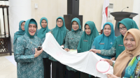Dorong Ekonomi Kreatif, TP PKK Kota Makassar Beri Pelatihan Batik Lontara