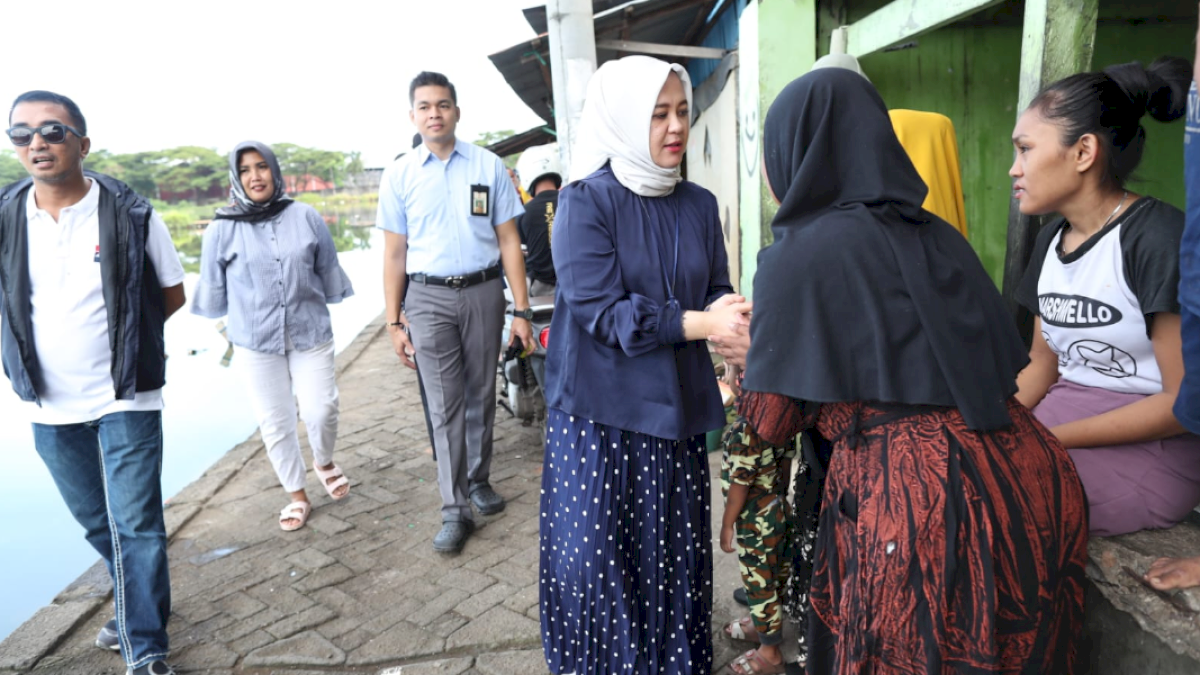 Jumat Berkah, Fatmawati Rusdi Sapa Warga Bantaran Sungai Tallo