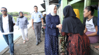 Jumat Berkah, Fatmawati Rusdi Sapa Warga Bantaran Sungai Tallo