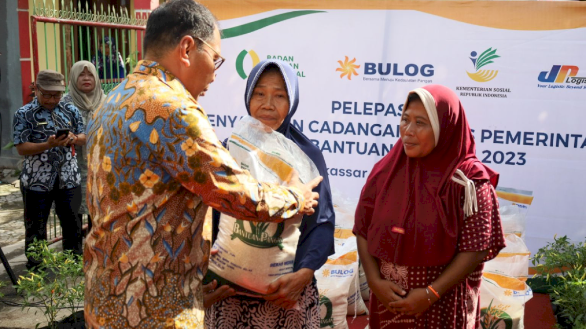 Danny Pomanto Bersama Perum Bulog Sulselbar Lepas Pendistribusian Bantuan Pangan Beras Pemerintah di Makassar