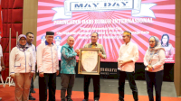 Momentum May Day 2023, Danny Pomanto-Rudianto Lallo Terima Penghargaan Lembaga Kerja Sama Tripartit
