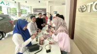 Pasutri Beli Toyota Fortuner di Kalla Toyota Kolaka dengan Uang Celengan