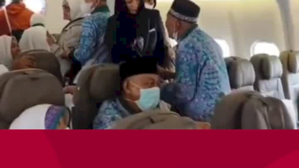 VIDEO: Ngakak, Jemaah Haji Indonesia Minta Pulang ke Indonesia Gegara Ayam Belum Diberi Makan