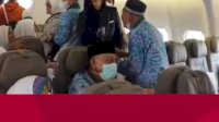 VIDEO: Ngakak, Jemaah Haji Indonesia Minta Pulang ke Indonesia Gegara Ayam Belum Diberi Makan