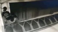 VIDEO: Aksi Pencurian Uang di Kotak Amal Masjid di BTP Makassar