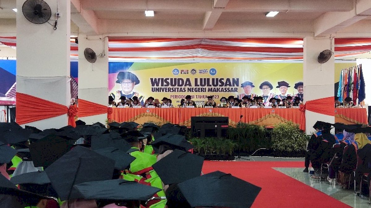 Rektor UNM Kukuhkan 1000 Wisudawan Periode Juni 2023