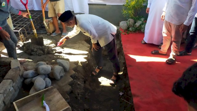 Peletakan batu pertama pembangunan masjid Baiturahman NTI Tamalanrea (Foto: Istimewa)
