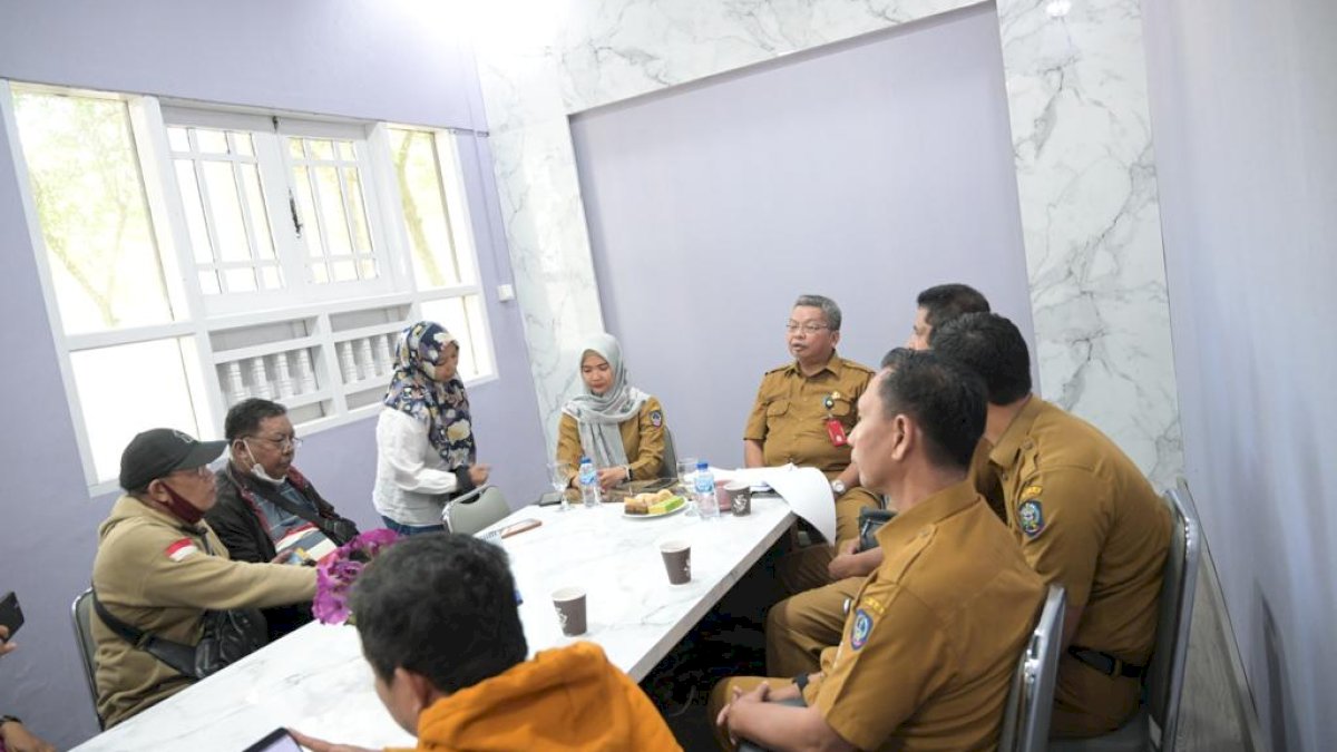 Pemprov Sulsel Serahkan Bantuan Sosial Berdasarkan DTKS