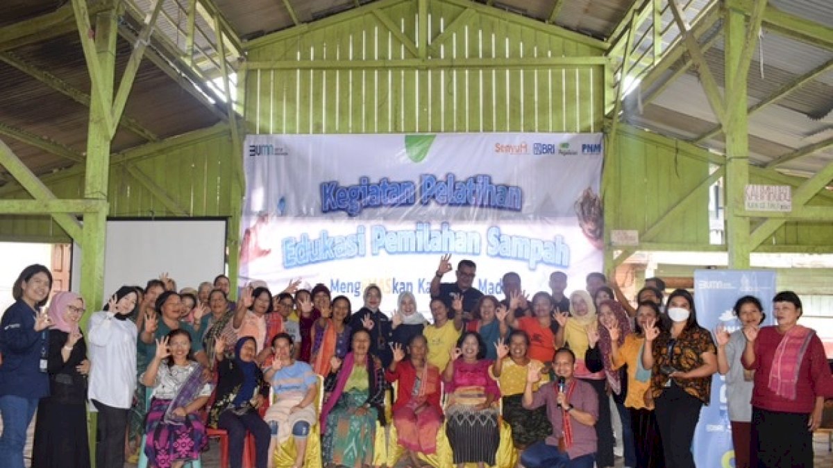 Pegadaian Ajak Warga Desa Madani MengEMASkan Sampah