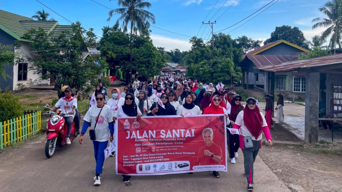 Pemuda dan Perempuan Ganjar Gelar Jalan Santai Bareng Warga di Gowa