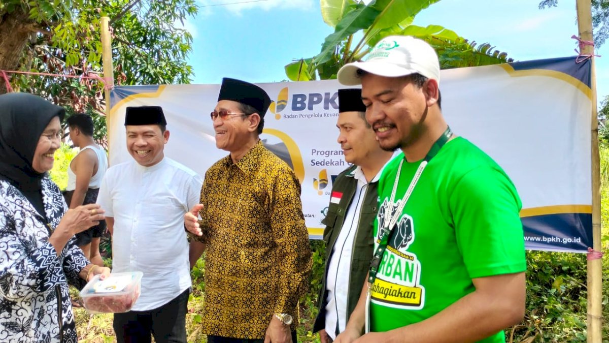 BPKH Gandeng NU Sulsel Serahkan Daging Kurban ke Warga