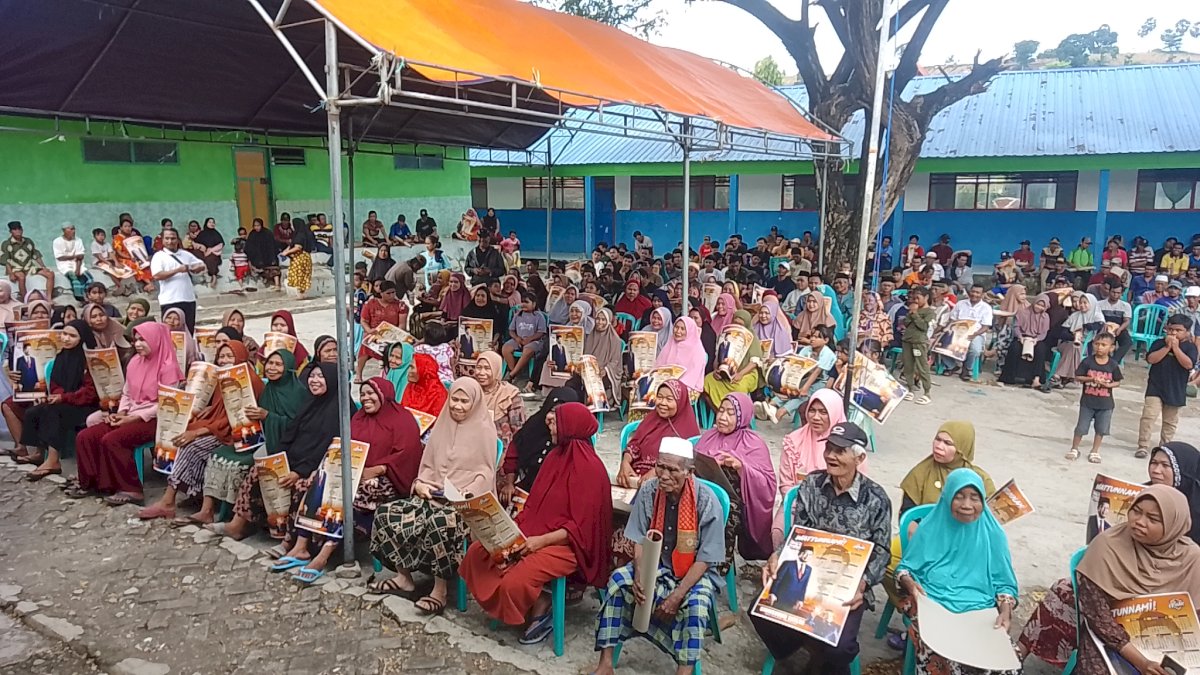 Gelar Reses di Desa Mangepong,  Ratusan Warga Teriaki Syamsuddin Karlos “Jeneponto Maju Wattunami”