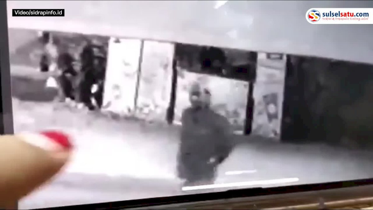 VIDEO: Detik-detik Aksi Pencurian Palang Besi di Sidrap