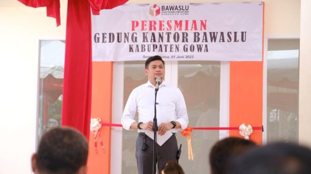 Bupati Gowa Adnan Purichta Ichsan meresmikan Kantor Baru Bawaslu Kabupaten Gowa (Foto: Istimewa).