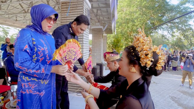 Gelaran Festival Budaya To Berru (FBTB) di Kabupaten Barru dihadiri juga oleh peserta asal Bali (Foto: Istimewa).