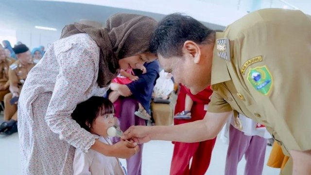Bupati Barru Suardi Saleh saat menghadiri peluncuran gerakan ayo makan telur demi menekan stunting (Foto: Istimewa).