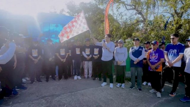 Pelepasaan jalan santai oleh Bupati Barru Suardi Saleh (Foto: Istimewa).