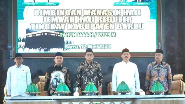 Bupati Barru Suardi Saleh membuka manasik haji di Kantor Bupatei (Foto: Istimewa).