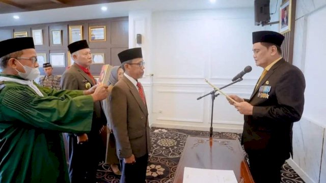 Bupati Barru Suardi Saleh melantik direksi baru Perumda Tirta Waesai (Foto: Istimewa).