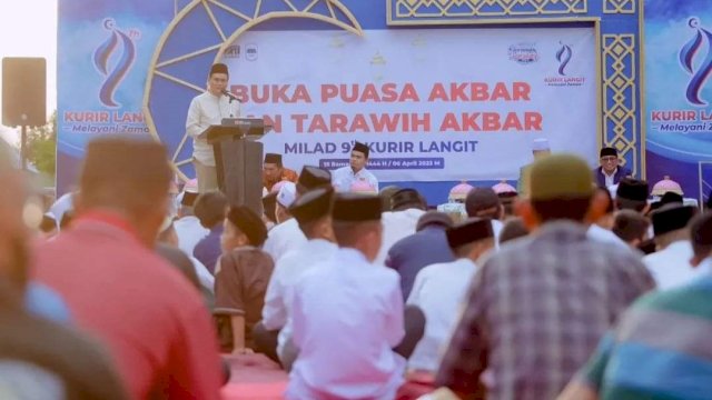 Bupati Barru Suardi Saleh saat hadir di milad Masjid Modern Kurir Langit (Foto: Istimewa).