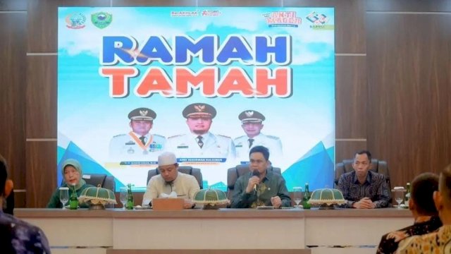 Bupati Barru Suardi Saleh silaturahmi bersama Gubernur Sulsel dan seluruh kepala desa (Foto: Istimewa).