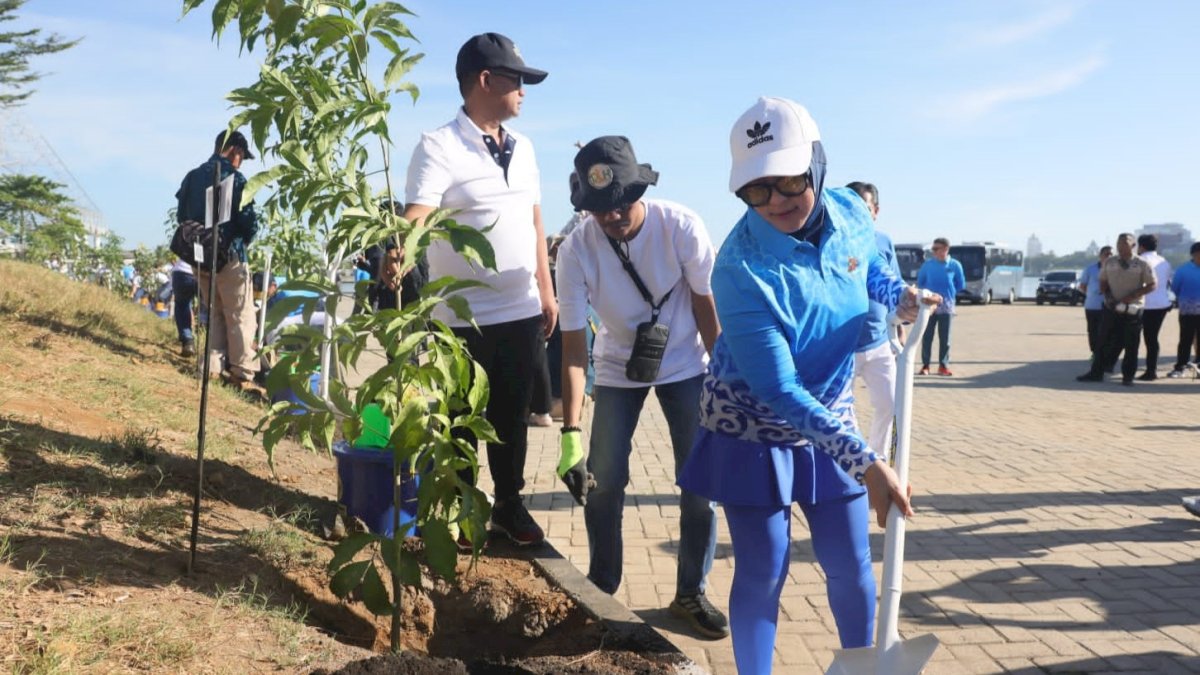 Wakil Wali Kota Makassar Fatmawati Rusdi Bersama 36 Negara Delegasi MNEK Hijaukan Makassar