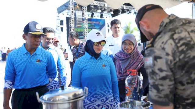 Wakil Wali Kota Makassar Fatmawati Rusdi mengunjungi booth delegasi MNEK 2023 (Foto: Istimewa).