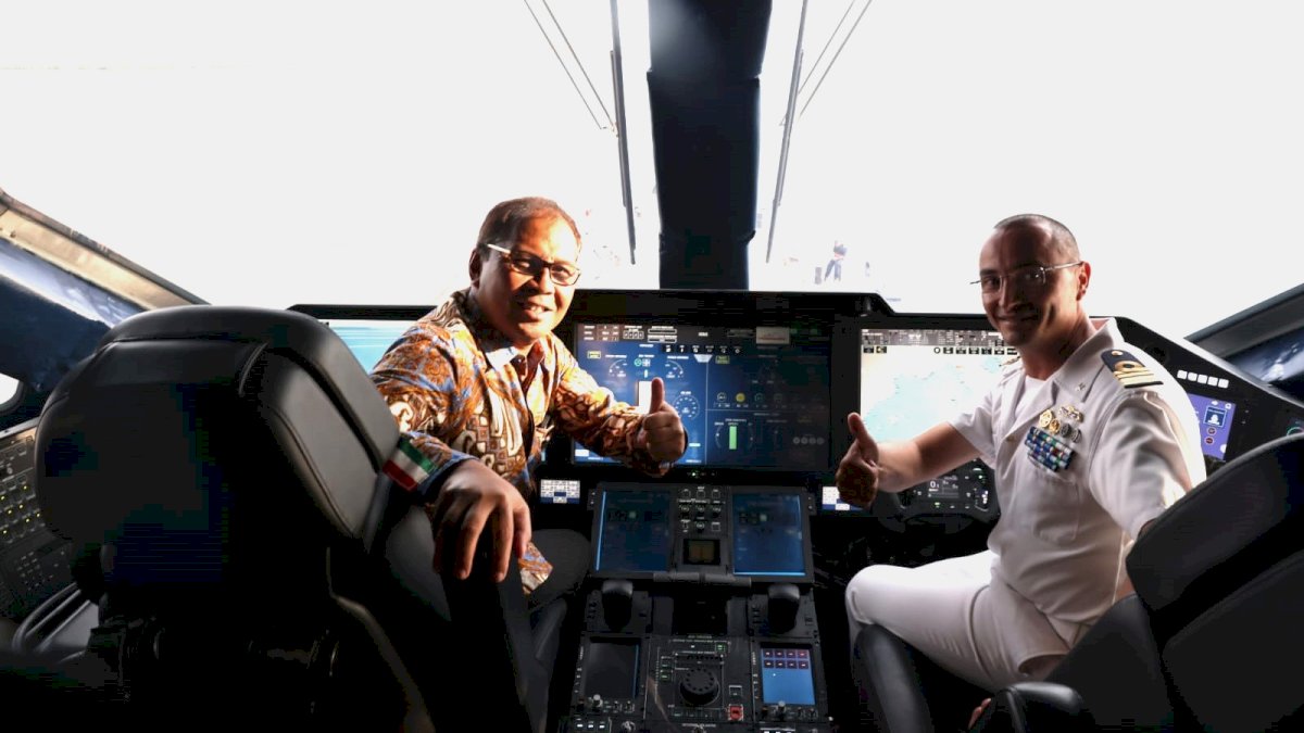 Komandan Giovanni Monno Ajak Danny Pomanto Kunjungi Kapal Italia INS Francesco Morosini