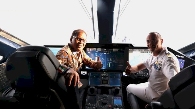 Wali Kota Makassar Moh Ramdhan Pomanto mengunjungi Kapal Italian Navy Ship (INS) Fransesco Morosini (Foto: Istimewa).