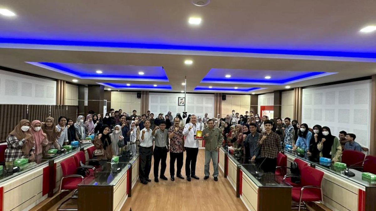 FEB-UNHAS Gelar Public Lecture dengan Tema “How to Become an Innovative Young Entrepreneur”