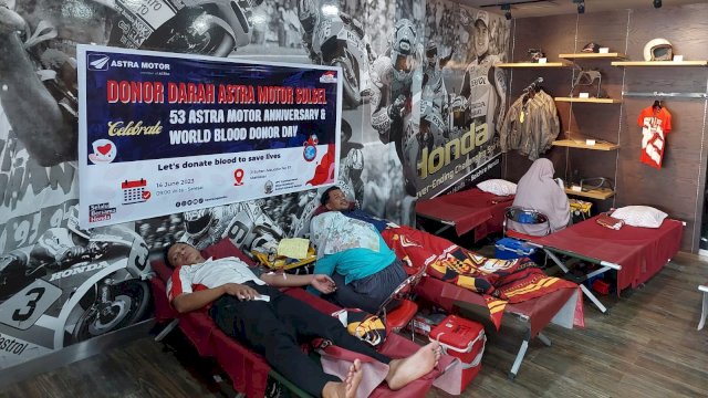 Donor darah Asmo Sulsel di Astra Motor Alauddin Makassar (Foto: Istimewa).