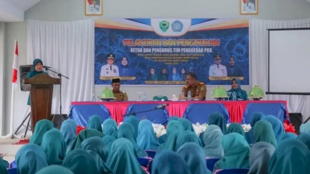 Hasnah Syam lantik ketua TP PKK Desa (Foto: Istimewa).