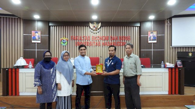Public Lecture FEB-Unhas Bersama PT Semen Tonasa. Ist