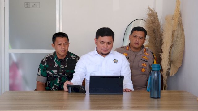 Bupati Gowa Adnan Purichta Ichsan saat mengikuti tahap verifikasi KLA Kabupaten Gowa secara hybrid (Foto: Istimewa).