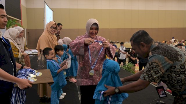 Bunda PAUD Kota Makassar Wisuda Imunisasi 222 anak di Kota Makassar (Foto: Istimewa).