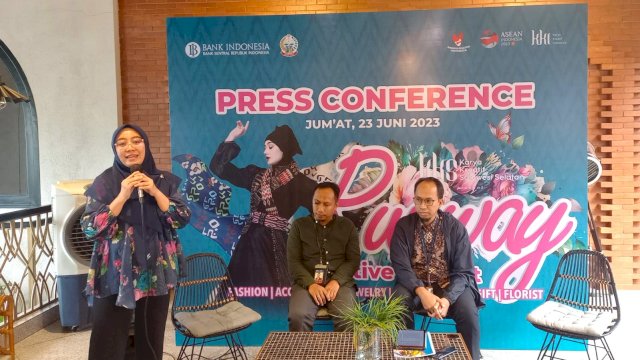 Konferensi pers Runaway Creative Market di Makassar (Foto: Sri Wahyu Diastuti/Sulselsatu.com).