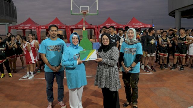 Ketua Perbasi Kota Makassar Indira Jusuf Ismail buka turnamen 3x3 treeneger di NIPAH Park (Foto: Istimewa).