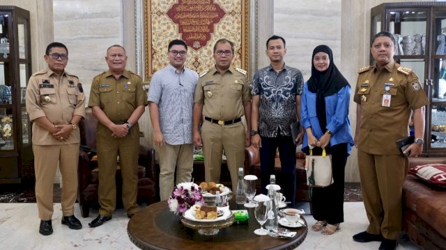 Wali Kota Makassar Danny Pomanto terima perwakilan Staf Khusus Presiden (Foto: Istimewa).