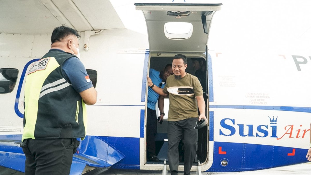 Gubernur Sulsel Jajal Pesawat Susi Air Makassar-Bone
