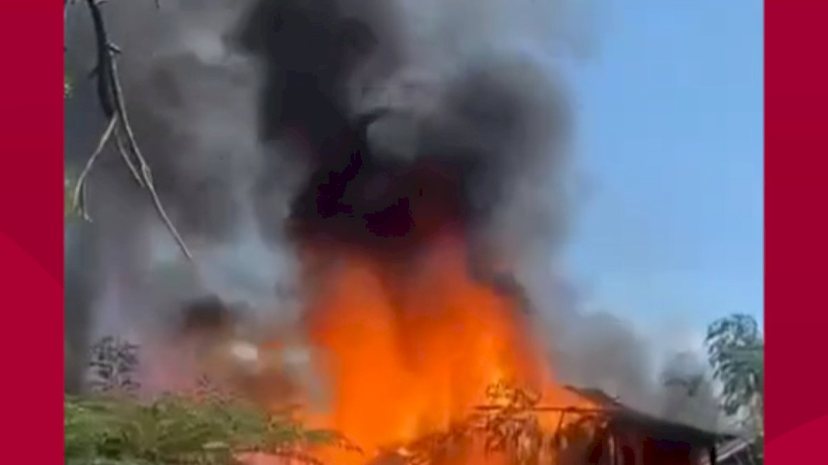 VIDEO: Hadiri Hajatan Keluarga, 2 Rumah di Sidrap Ludes Dilalap Si Jago Merah