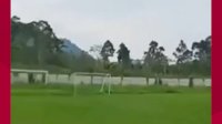VIDEO: Detik-detik Tembok Lapangan Senilai Rp700 Juta Roboh Diterjang Angin Heli Tim Jokowi