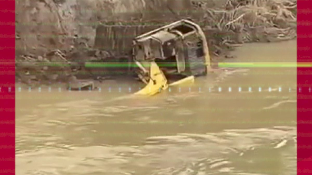 VIDEO: Eskavator Jatuh ke Sungai di Sidrap