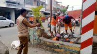 Plt Camat Makassar Pimpin Pembersihan Saluran Drainase Cegah Banjir